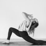 Yoga cardio qui combine mouvements fluides et techniques de respiration. Une méditation en mouvement qui vous ancre dans l'instant, vous aide à construire votre force, à mieux respirer et à améliorer votre posture. Sepideh yoga