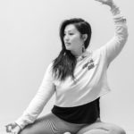 Cette pratique incarnée par Thao Nguyen vise à réveiller la kundalini - cette énergie nichée au bas de la colonne vertébrale. On recherche l'équilibre émotionnel, énergétique. On gagne en vitalité et on renforce son système immunitaire.